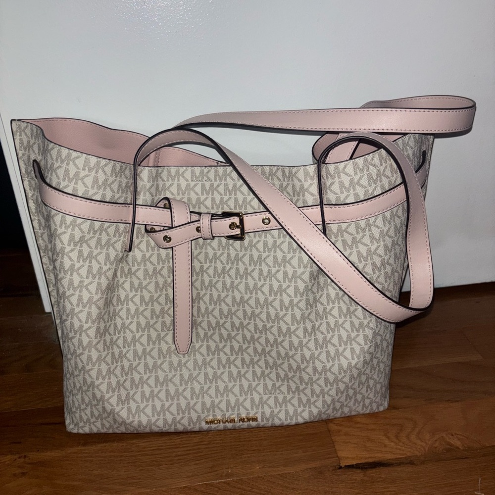Michael Kors Buckle Belt Shoulder tote